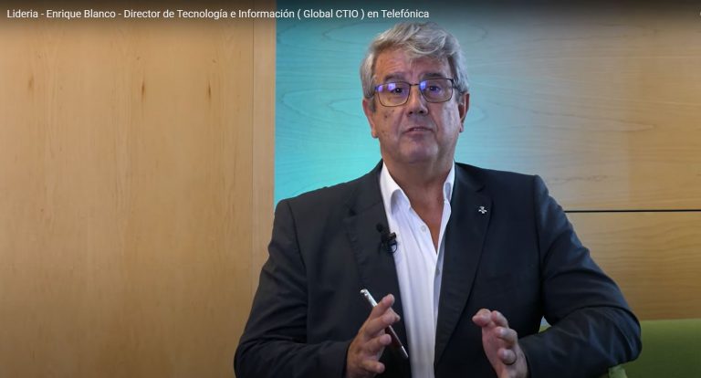 Un aplauso largo e intenso para la intervención de Enrique Blanco.